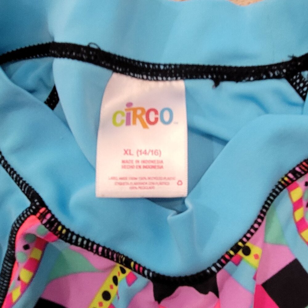 Girl's Rash Guard - Picture 2 of 3